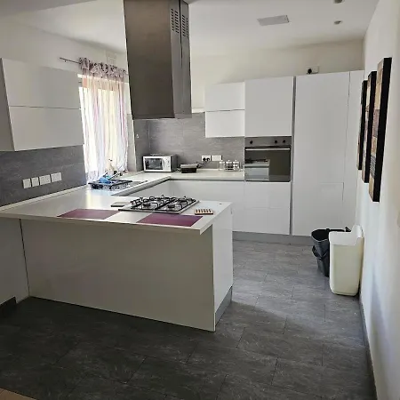 Appartamento 3 Bedroom Flat At *