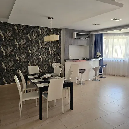 Appartamento 3 Bedroom Flat At *