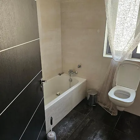 Appartamento 3 Bedroom Flat At *